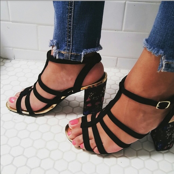 Qupid Shoes - Black Gold Floral Chunky Heel Sandal 6.5